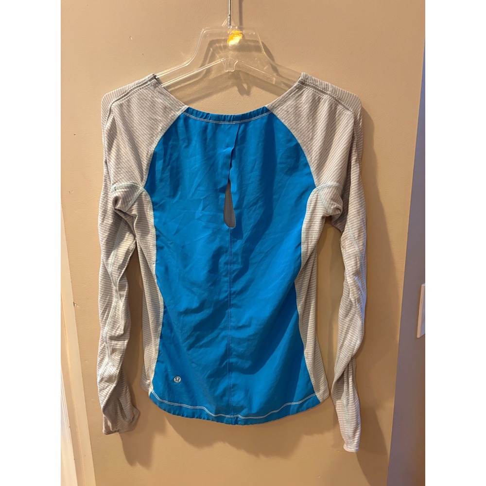 Lululemon Womens Grey Striped Blue Keyhole Back Long Sleeve Activewear Top Sz 6